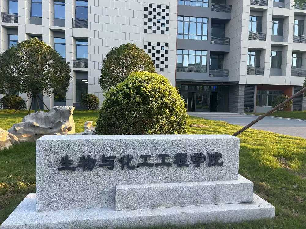 绥阳县扬州职业大学体育场高杆灯项目